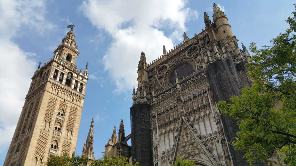 Guía Completa para Visitar la Catedral de Sevilla: Historia, Secretos y Curiosidades